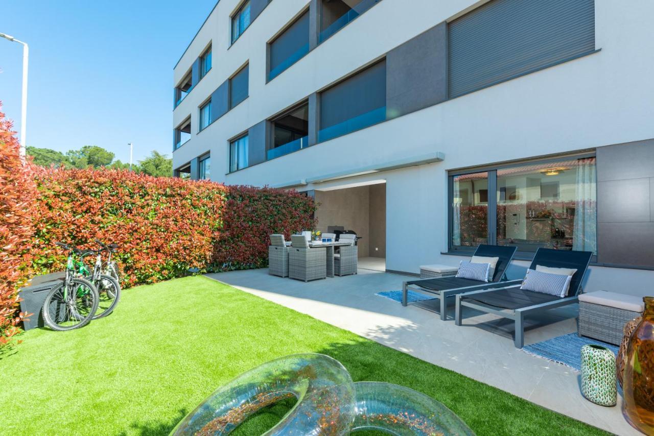 Luxury New Apartment With Private Garden Near The Beach! Porec Exterior photo